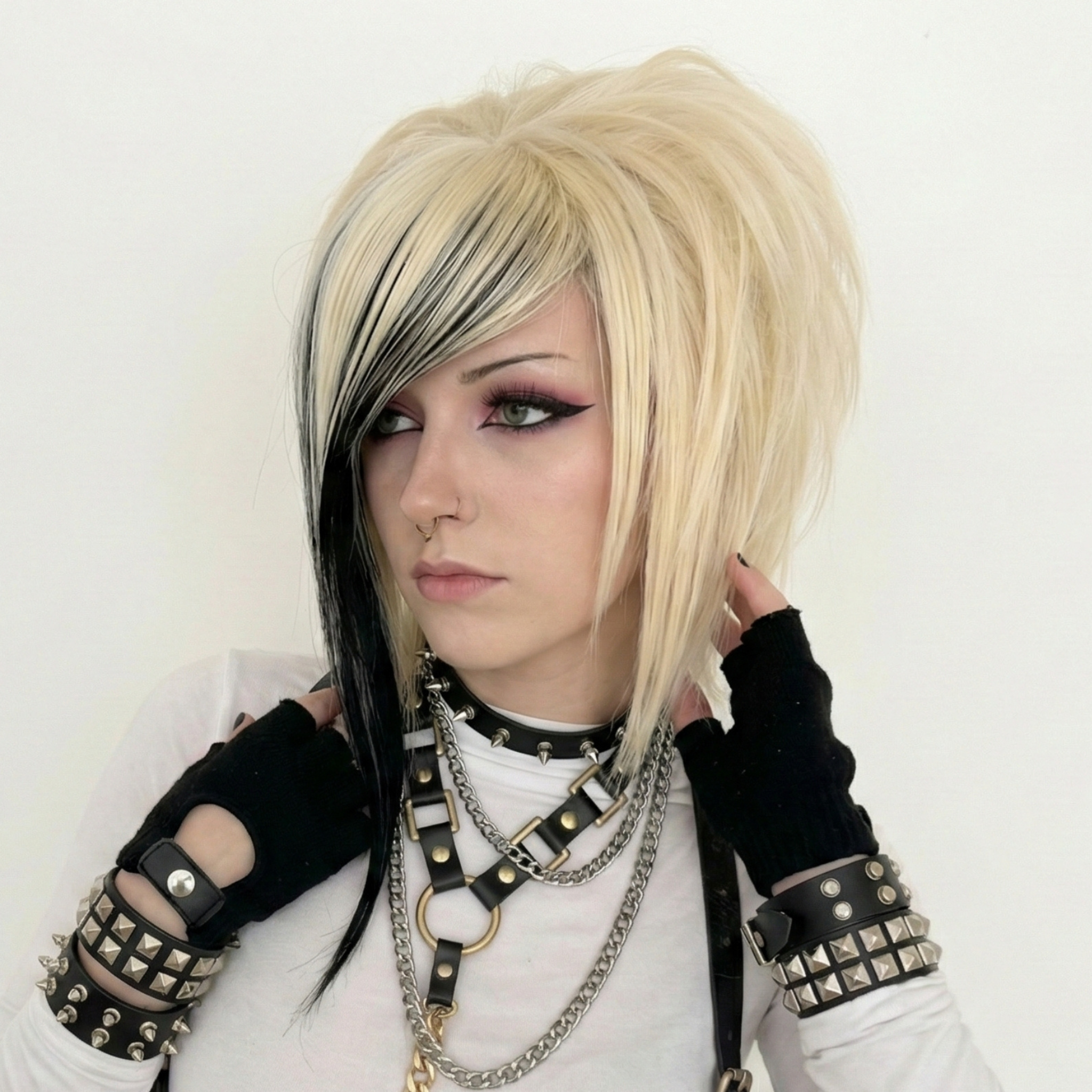 Short emo scene wig with blonde and black streaks, asymmetrical bob with side bangs, heat-resistant synthetic silk top wig for alternative fashion, cosplay, harajuku, scenecore and y2k style.